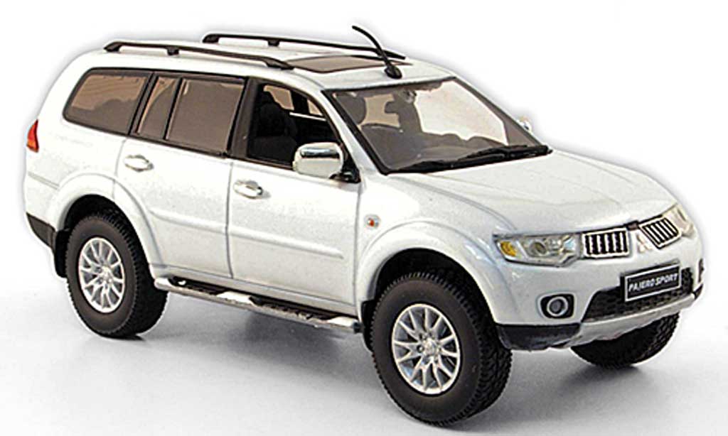 Mitsubishi Pajero 1/43 Vitesse Sport bianco 2009 modellino in miniatura
