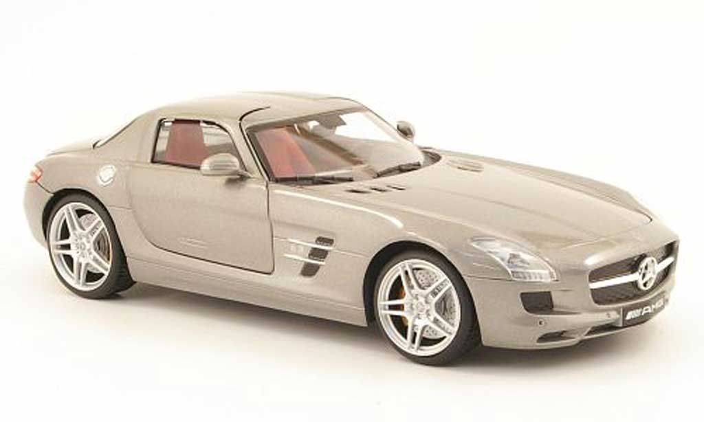 Mercedes SLS 1/18 Mondo Motors coupe amg grigio modellino in miniatura