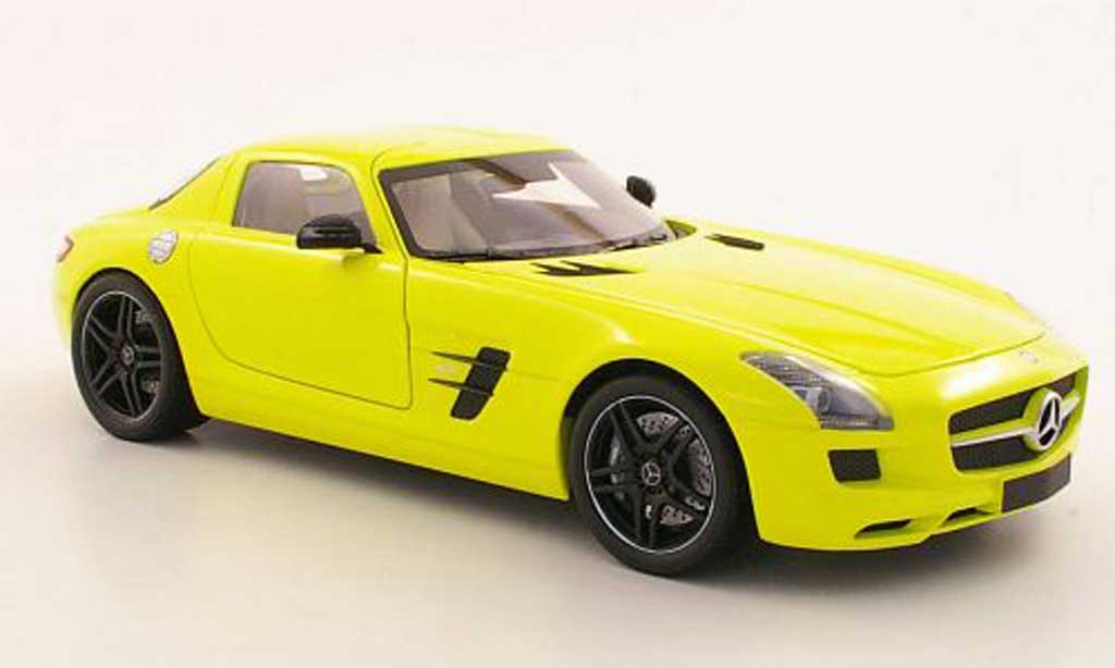 Mercedes SLS 1/18 Minichamps coupe AMG (C197) giallo 2010 modellino in miniatura