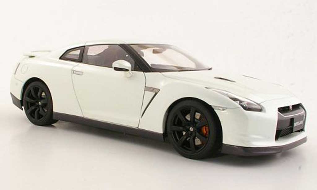 Nissan Skyline R35 1/18 Autoart R35 GT-R bianco modellino in miniatura