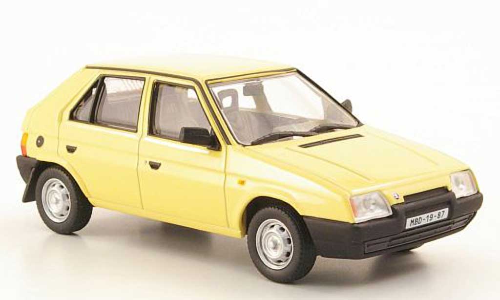 Skoda Favorit 1/43 Abrex 136L beige 1987 modellino in miniatura