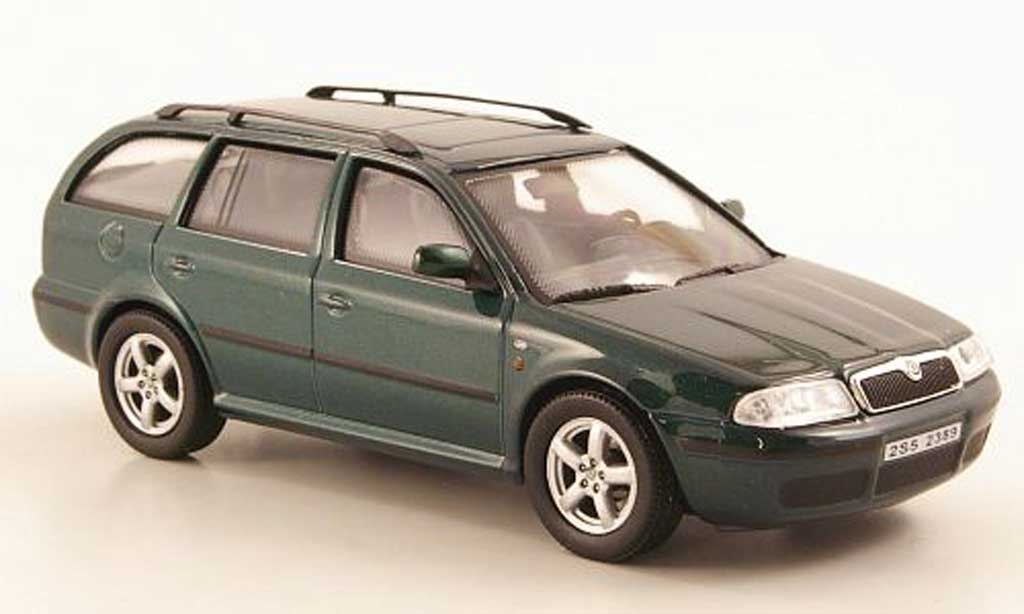 Skoda Octavia Combi 1/43 Abrex Combi Tour grun modellino in miniatura