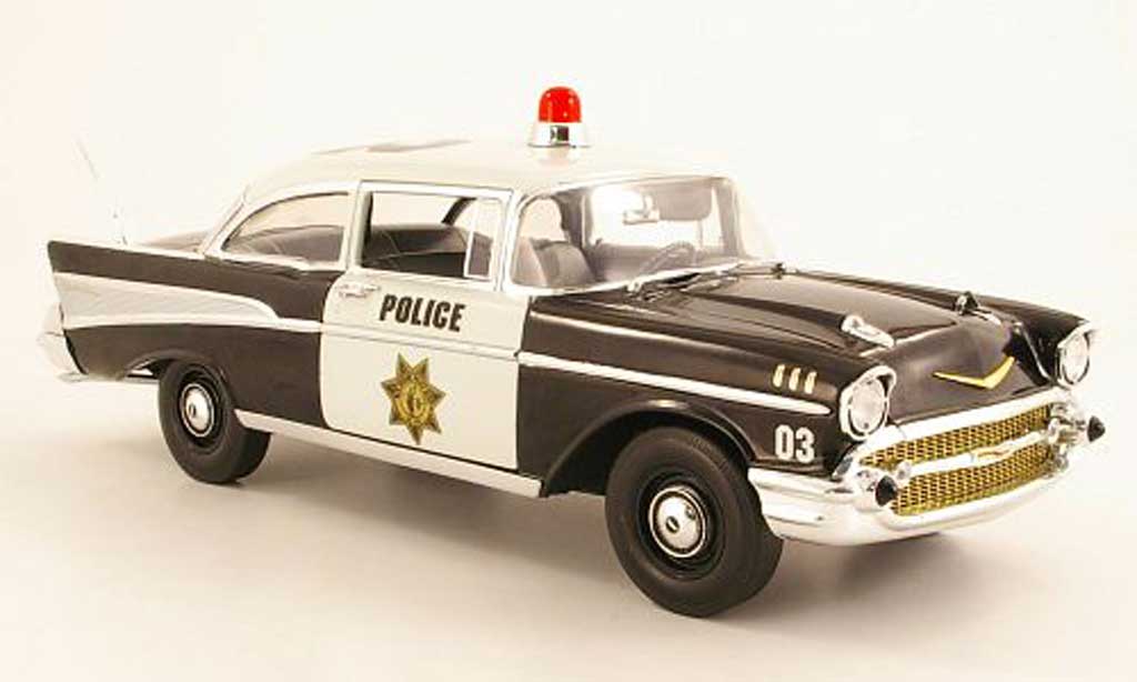 Chevrolet Bel Air 1957 1/18 Highway 61 1957 nero/bianco Police modellino in miniatura