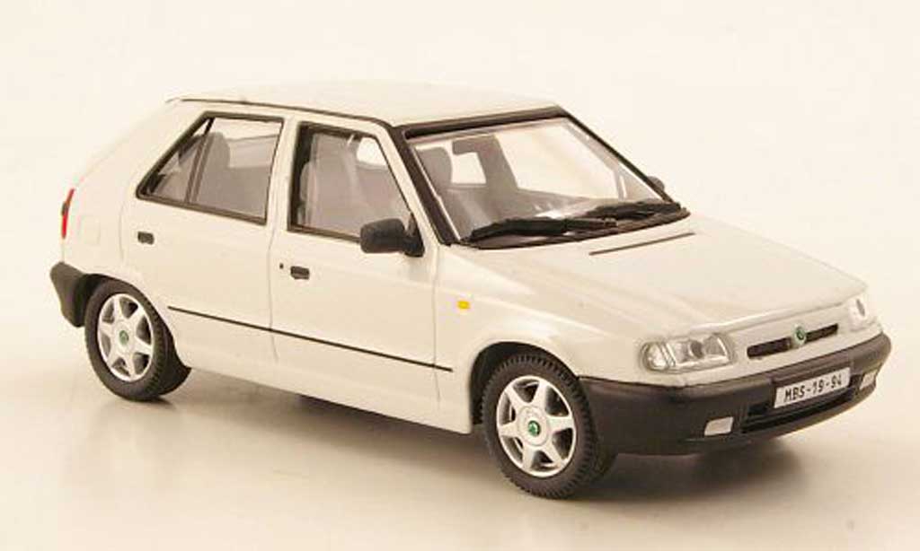 Skoda Felicia 1/43 Abrex bianco 1994 modellino in miniatura