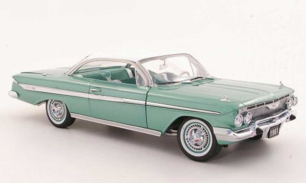 Chevrolet Impala 1961 1/18 Sun Star 1961 Sport Coupe grigio grun/bianco modellino in miniatura