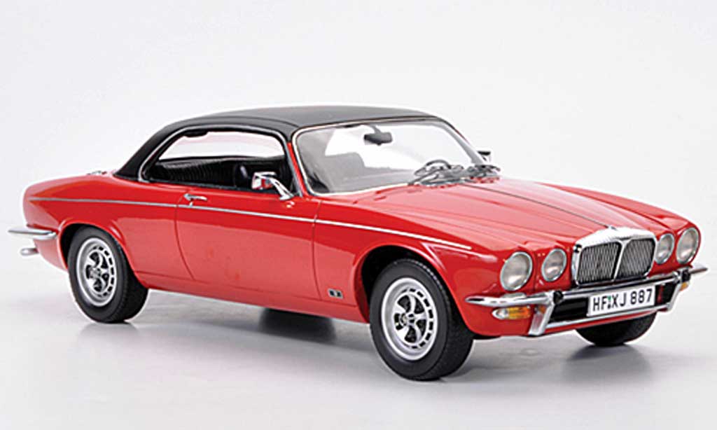 Daimler Double Six 1/18 Neo Coupe rosso/nero 1974 modellino in miniatura
