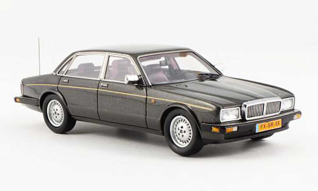 Daimler XJ40 1/43 Neo Sovereign grigio 1990 modellino in miniatura