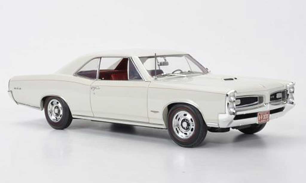 Pontiac GTO 1/18 Highway 61 Hardtop beige 1966 modellino in miniatura