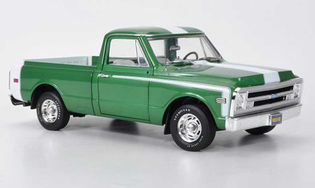 Chevrolet C-10 1/18 Highway 61 Fleetside Pick Up grun/bianco 1969 modellino in miniatura