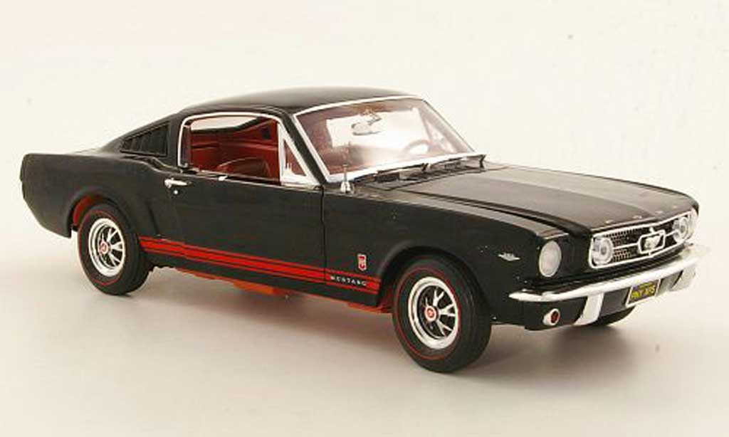 Ford Mustang 1965 1/18 Ertl 1965 GT Fastback nero/rosso modellino in miniatura