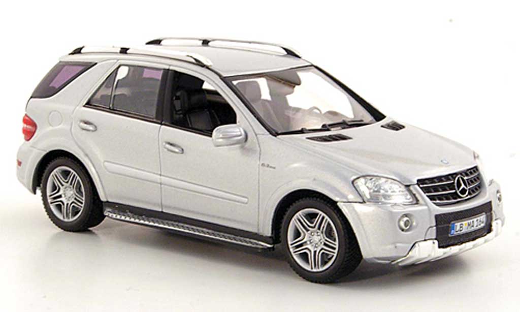 Mercedes Classe M 1/43 Minichamps ML 63 AMG (W164) grigio 2006 modellino in miniatura