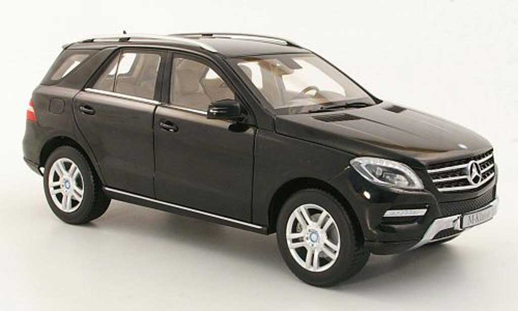 Mercedes Classe M 1/18 Minichamps (W166) ML nero 2011 modellino in miniatura