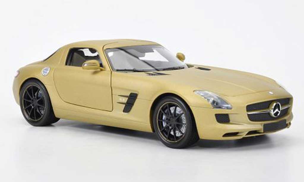 Mercedes SLS 1/18 Minichamps coupe AMG or 2010 modellino in miniatura