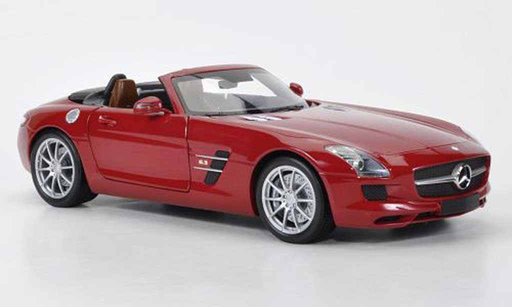 Mercedes SLS 1/18 Minichamps AMG Roadster rosso 2011 modellino in miniatura