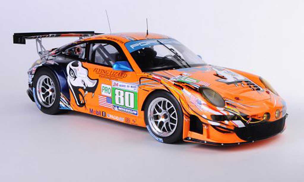 Porsche 997 GT3 RSR 1/18 Spark GT3 RSR 2011 No.80 Flying Lizard Motorsport J.Bergmeister / P.Long / L.Luhr 24h Le Mans modellino in miniatura