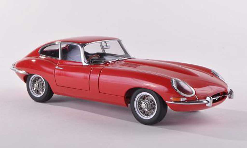 Jaguar E-Type 1961 1/18 Autoart 1961 Coupe serie I 38 rosso modellino in miniatura