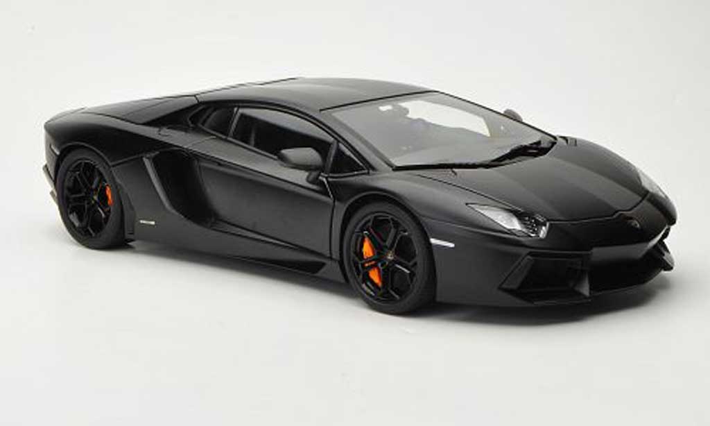 Lamborghini Aventador LP700-4 1/18 Autoart LP700-4 matt nero 2011 modellino in miniatura