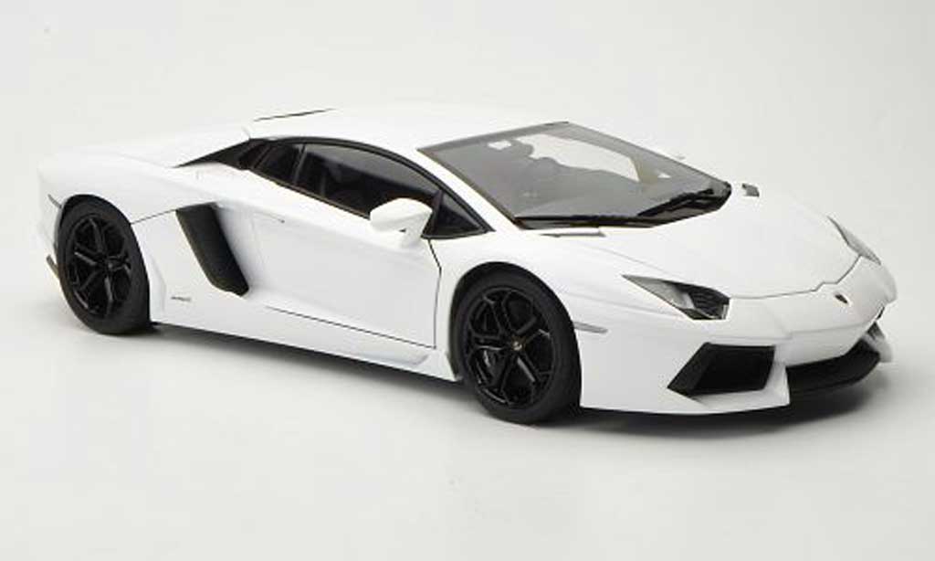Lamborghini Aventador LP700-4 1/18 Autoart LP700-4 bianco 2011 modellino in miniatura