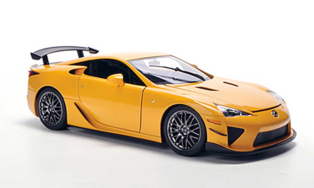 Lexus LFA 1/18 Autoart Nurburgring Package orange 2011 modellino in miniatura