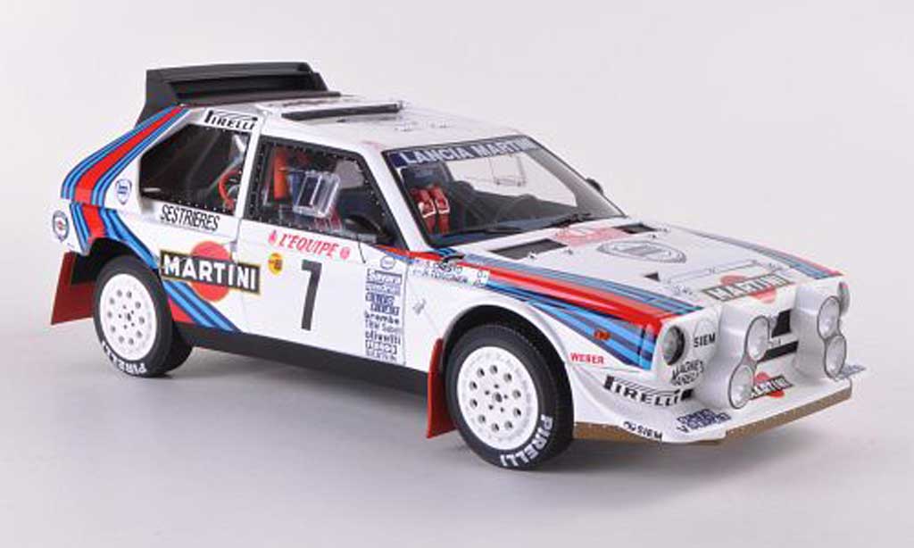 Lancia Delta S4 1/18 Autoart S4 No.7 Martini Rally Monte Carlo 1986 modellino in miniatura