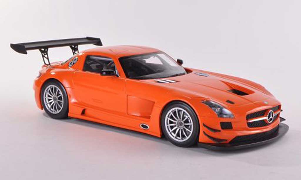 Mercedes SLS 1/18 Minichamps AMG GT3 Street orange 2011 modellino in miniatura