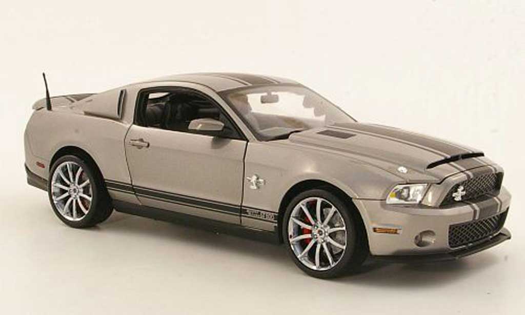 Shelby GT 500 1/18 Shelby Collectibles Super Snake grigio/mattnero 2012 modellino in miniatura