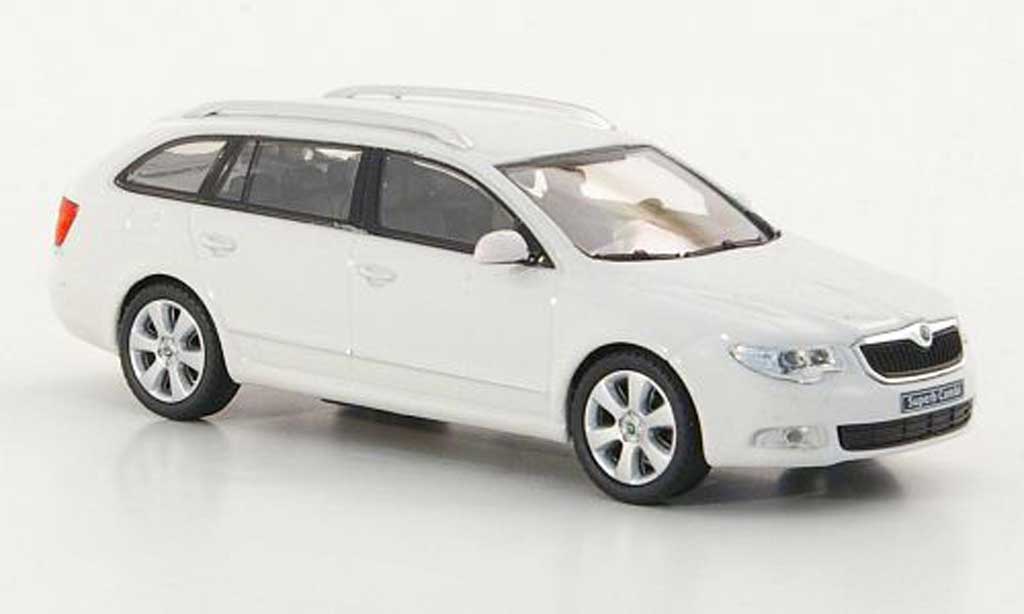 Skoda Superb 2009 1/43 Abrex 2009 Combi bianco modellino in miniatura