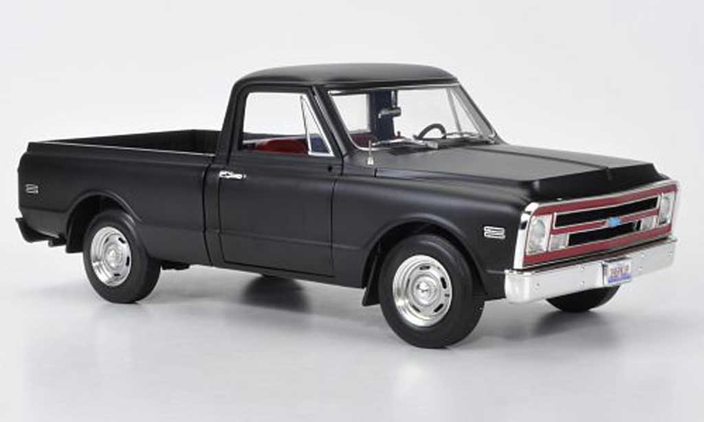 Chevrolet C-10 1/18 Highway 61 Fleetside Pickup matt nero 1968 modellino in miniatura