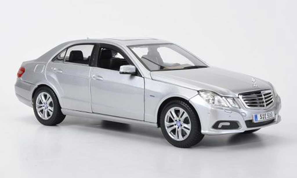 Mercedes Classe E 1/18 Maisto 350 (W 212) grigio 2009 modellino in miniatura