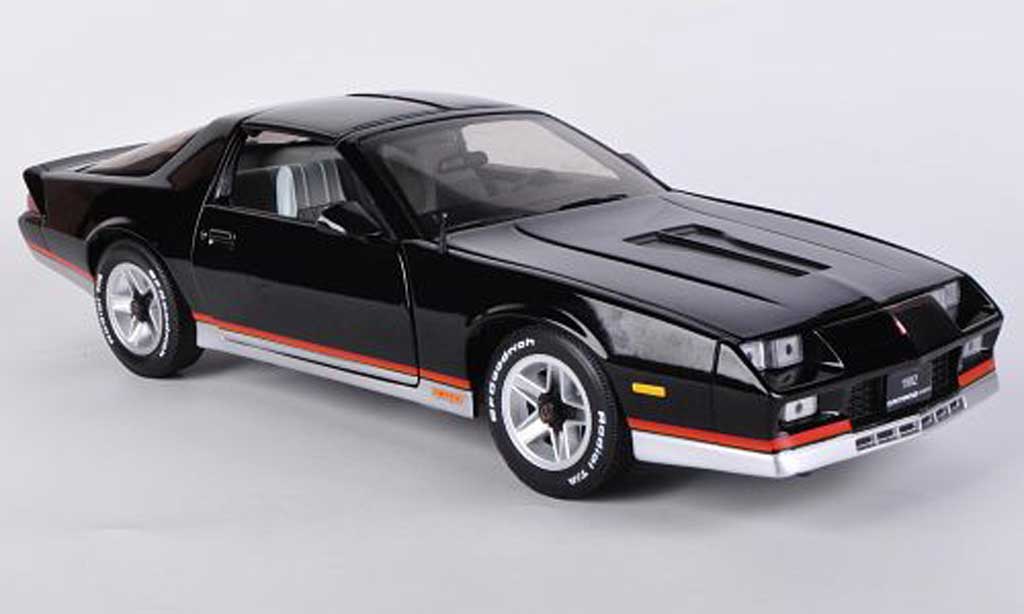 Chevrolet Camaro Z28 1/18 Sun Star Z28 nero 1982 modellino in miniatura