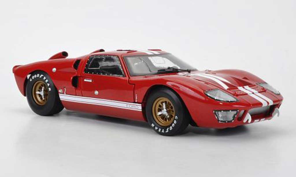 Ford GT40 1/18 Shelby Collectibles GT 40 MkII rosso/bianco 1966 modellino in miniatura