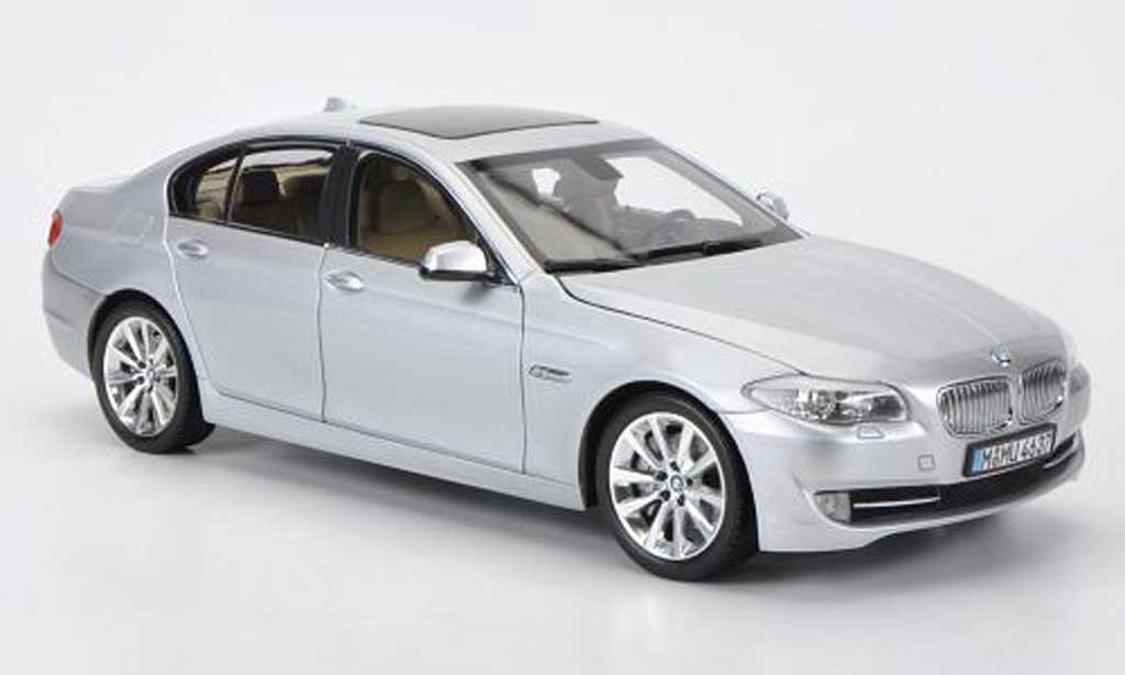 Bmw 550 F10 1/18 Welly F10 5er grigio modellino in miniatura