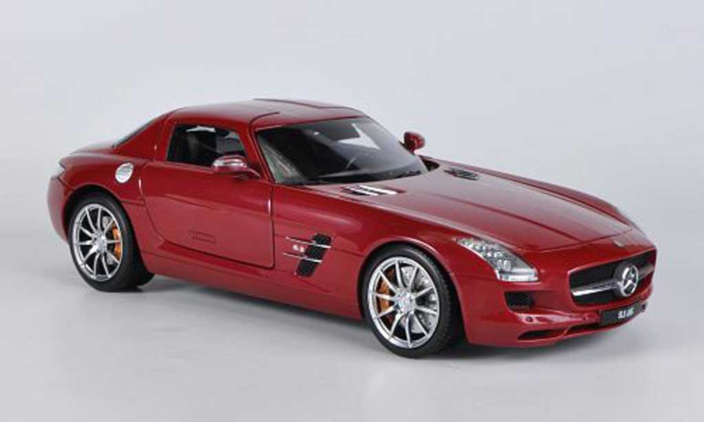 Mercedes SLS 1/18 Welly coupe AMG (C197) rosso modellino in miniatura
