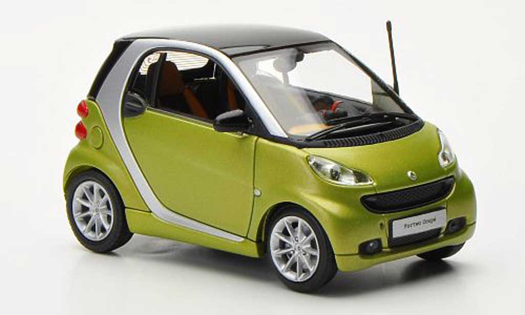 Smart ForTwo 1/43 Minichamps Coupe mattgrun/grigio 2010 modellino in miniatura