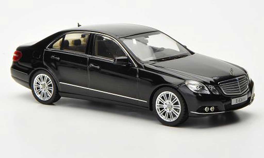 Mercedes Classe E 1/43 Schuco (W212) nero Avantgarde 2009 modellino in miniatura