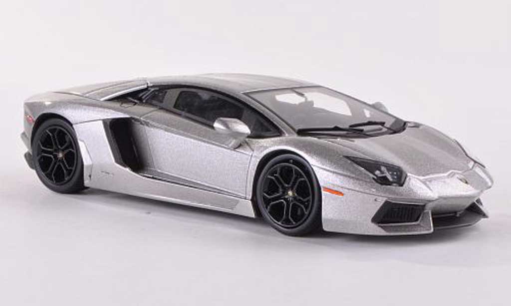 Lamborghini Aventador LP700-4 1/43 Hot Wheels Elite LP700-4 grigiobeige Batman - The Dark Knight Rises modellino in miniatura