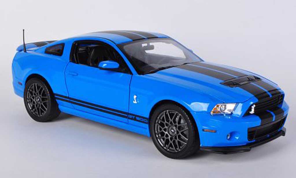 Shelby GT 500 1/18 Shelby Collectibles blu/mattnero 2013 modellino in miniatura