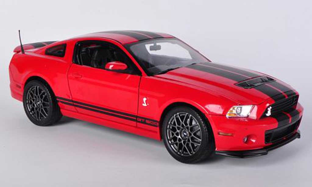 Shelby GT 500 1/18 Shelby Collectibles rosso/mattnero 2013 modellino in miniatura