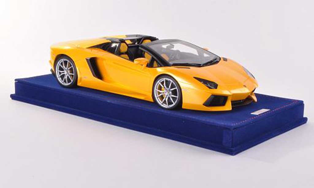 Lamborghini Aventador LP700-4 1/18 MR Collection LP700-4 Roadster giallo modellino in miniatura