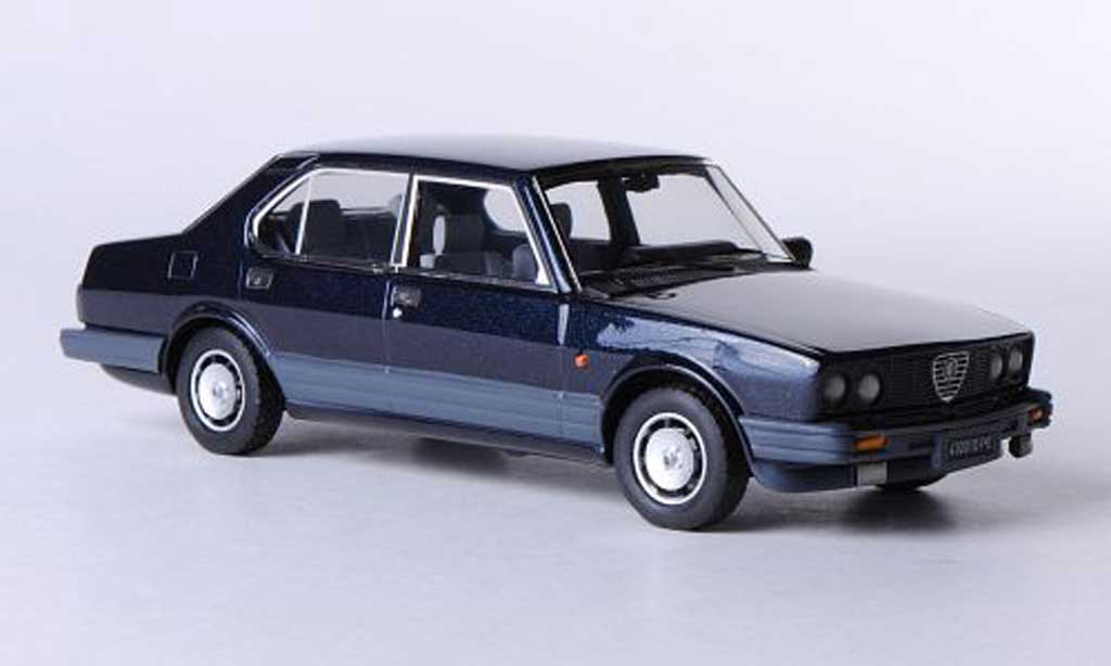 Alfa Romeo Alfetta 2000 1983 1/43 Kess 2000 1983 Quadrifoglio Oro blu modellino in miniatura