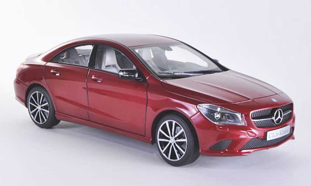 Mercedes CLA 1/18 Norev (C117) rosso 2013 modellino in miniatura