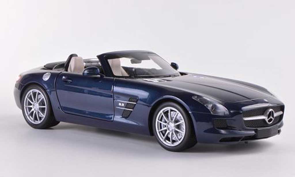 Mercedes SLS 1/18 Minichamps AMG Roadster blu 2011 modellino in miniatura