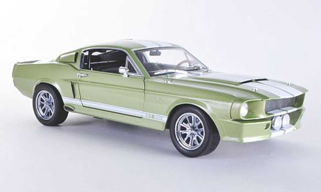Shelby GT 500 1/18 Shelby Collectibles grun mit biancoen Streifen modellino in miniatura
