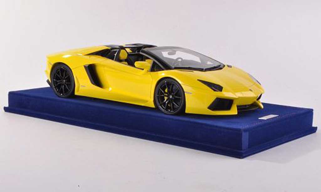 Lamborghini Aventador Roadster 1/18 MR Collection Roadster LP700-4 Roadster giallo modellino in miniatura