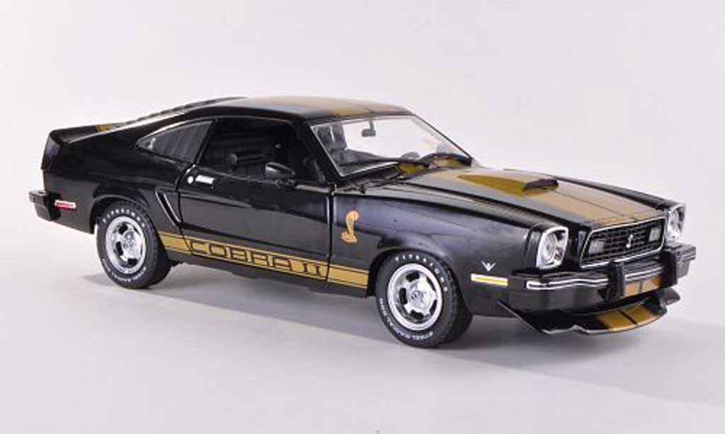 Ford Mustang 1977 1/18 Greenlight 1977 MKII Cobra II nero/gold modellino in miniatura