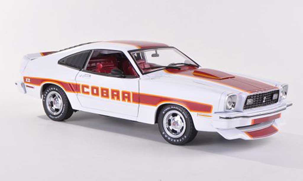 Ford Mustang 1978 1/18 Greenlight 1978 MKII Cobra II bianco/rosso modellino in miniatura