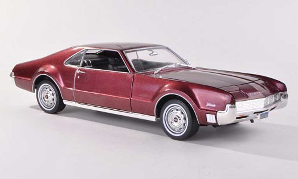 Oldsmobile Toronado 1/18 Yat Ming rosso 1966 modellino in miniatura