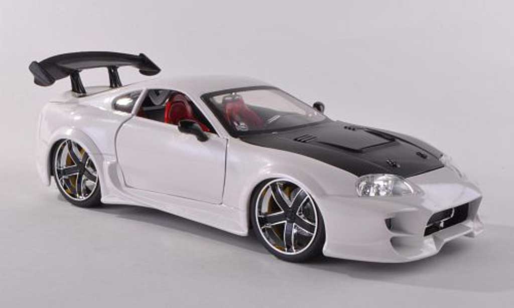 Toyota Supra 1/18 Jada Toys bianco/carbon modellino in miniatura