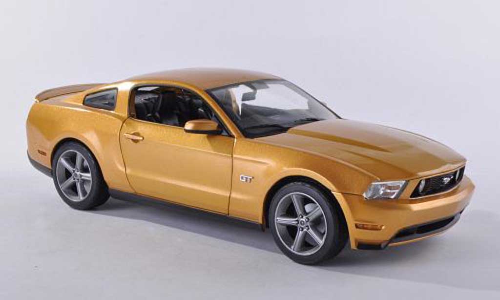 Ford Mustang 2010 1/18 Greenlight 2010 GT dore modellino in miniatura
