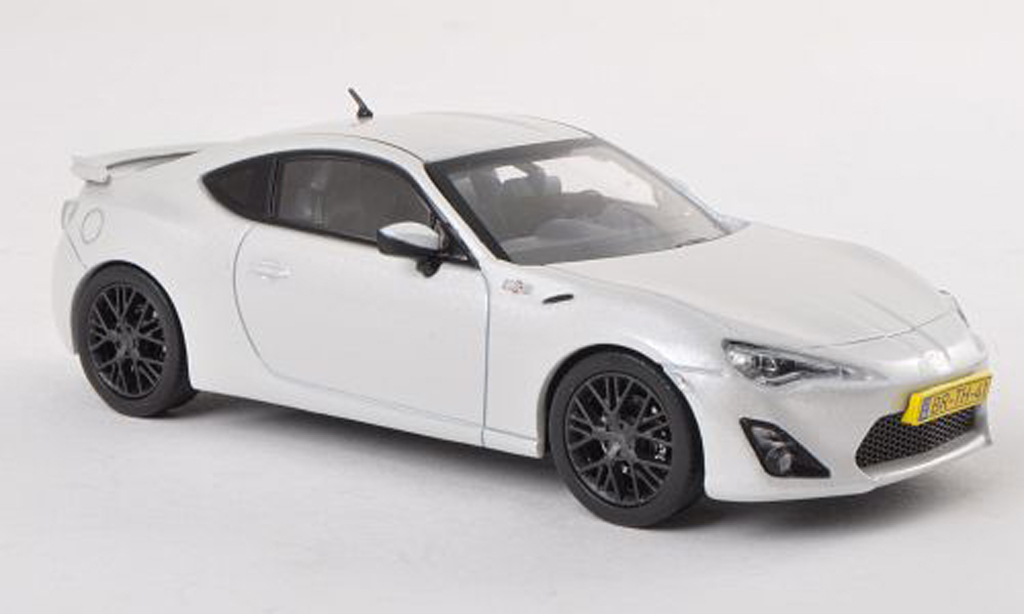 Toyota 86 2012 1/43 Triple 9 Collection 2012 bianco modellino in miniatura